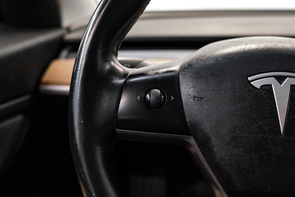 Used 2018 Tesla Model 3 Long Range RWD image 16
