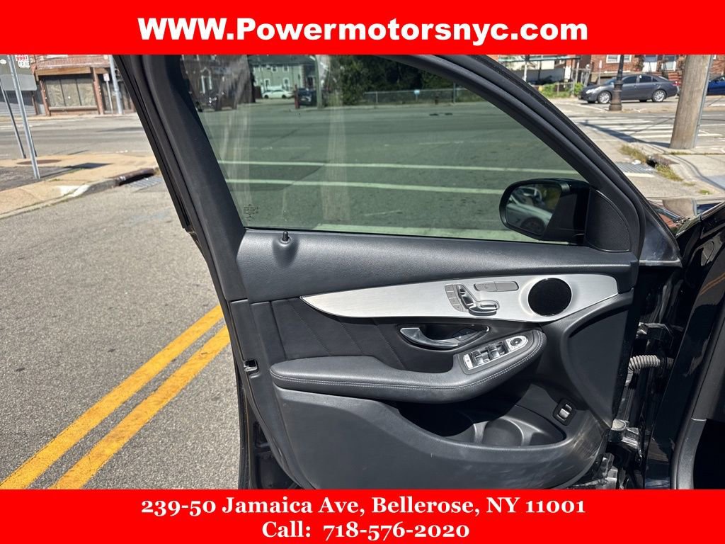 Used 2022 Mercedes-Benz GLC 300 4MATIC w/ AMG Line image 27