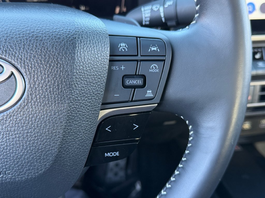 Used 2025 Toyota Camry SE w/ Multimedia Upgrade Package AWD/4WD image 17