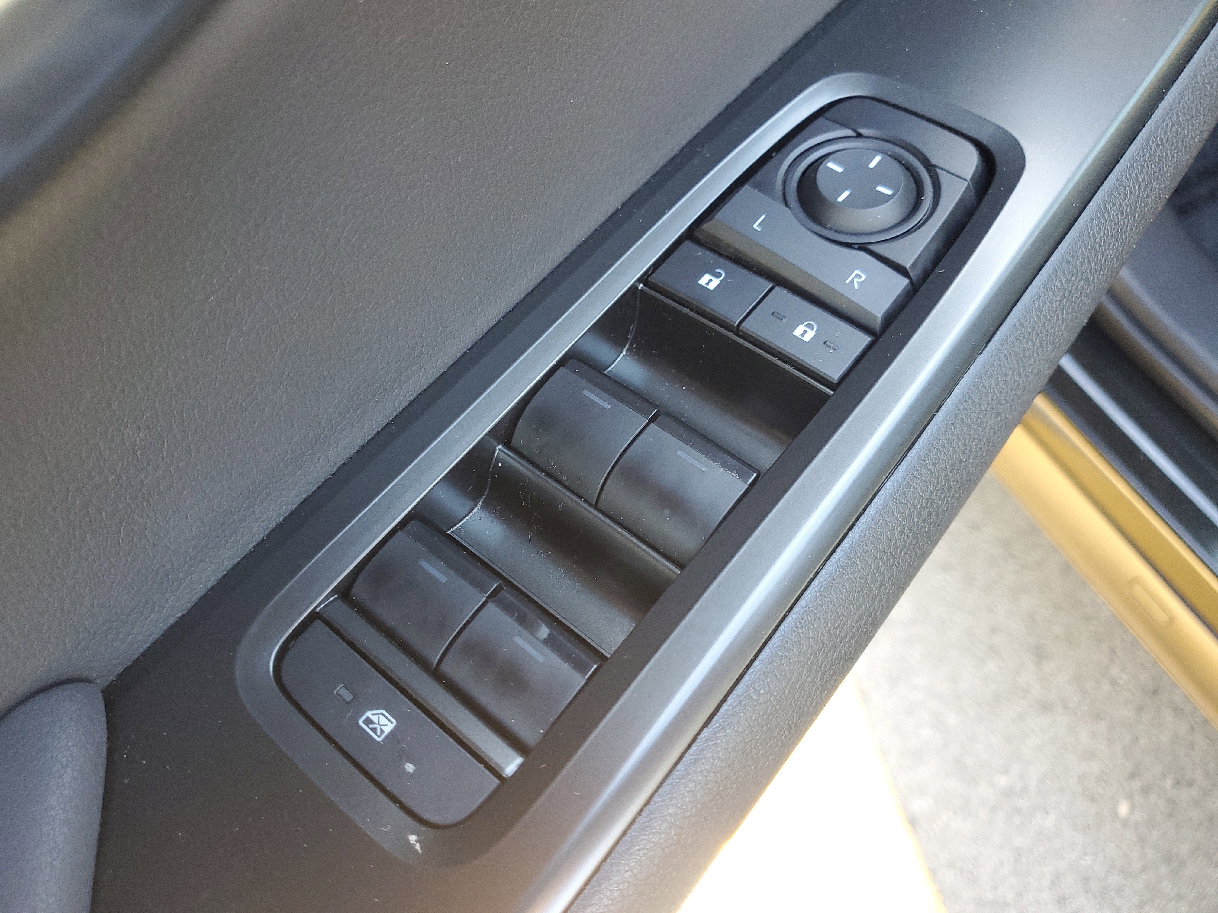 Used 2025 Lexus UX 300h FWD image 19