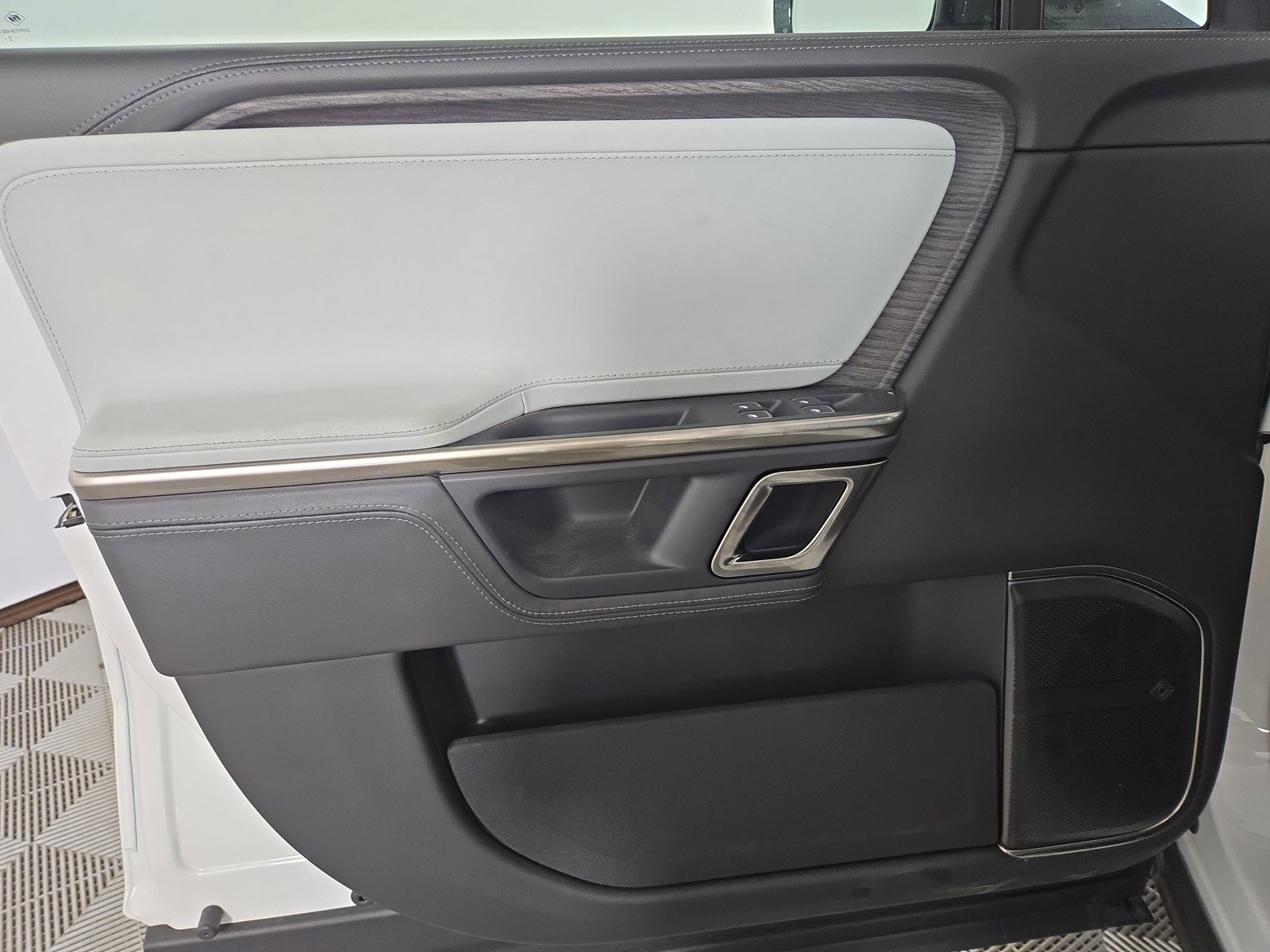 Used 2023 Rivian R1S Launch Edition AWD/4WD image 16