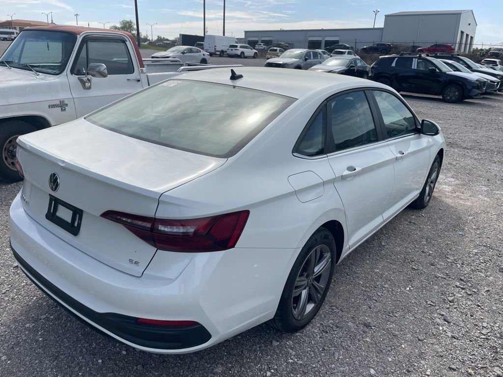 Used 2023 Volkswagen Jetta SE image 3