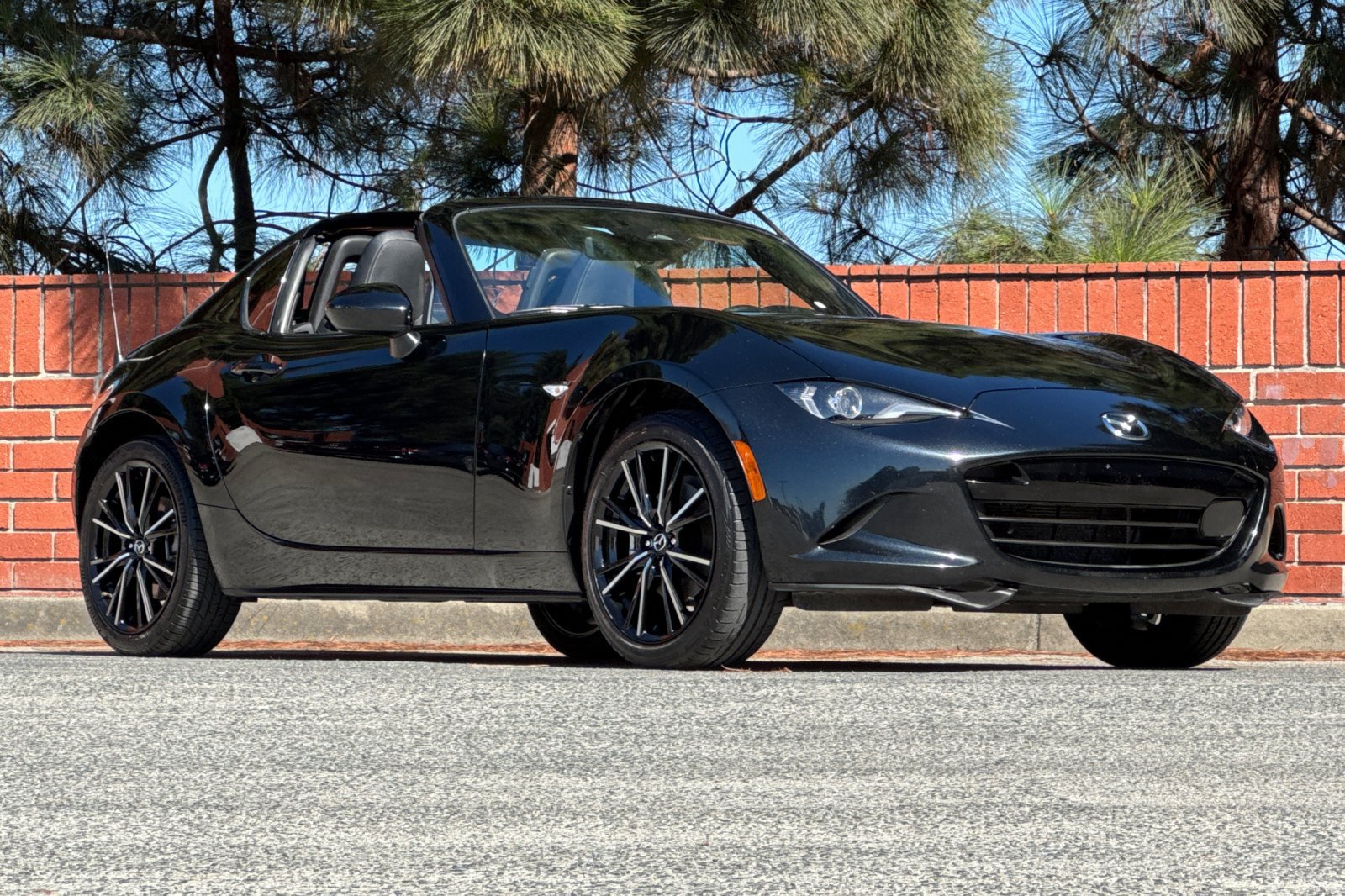 Used 2025 MAZDA MX-5 Miata RF Grand Touring RWD image 2