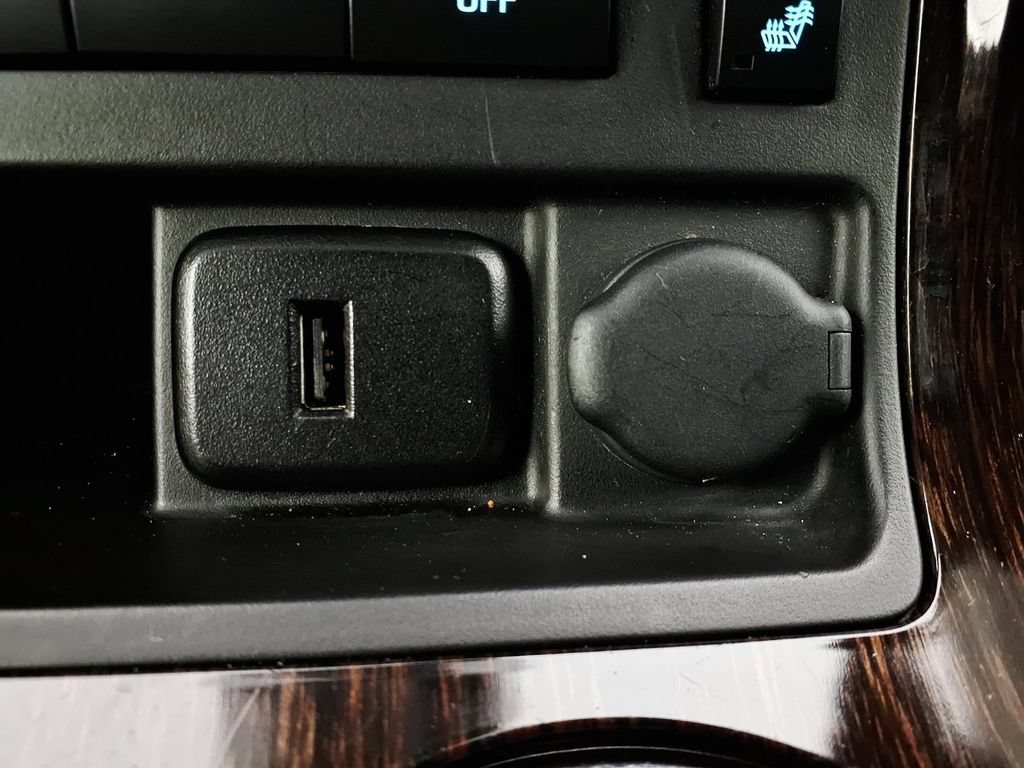 Used 2017 Chevrolet Traverse Premier FWD image 25