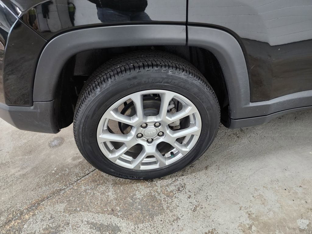 Used 2023 Jeep Compass Latitude AWD/4WD image 36