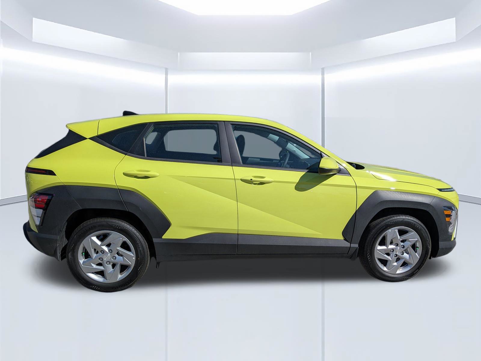 Certified 2025 Hyundai Kona SE image 3