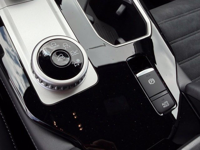 New 2026 Mitsubishi Outlander LE FWD image 28
