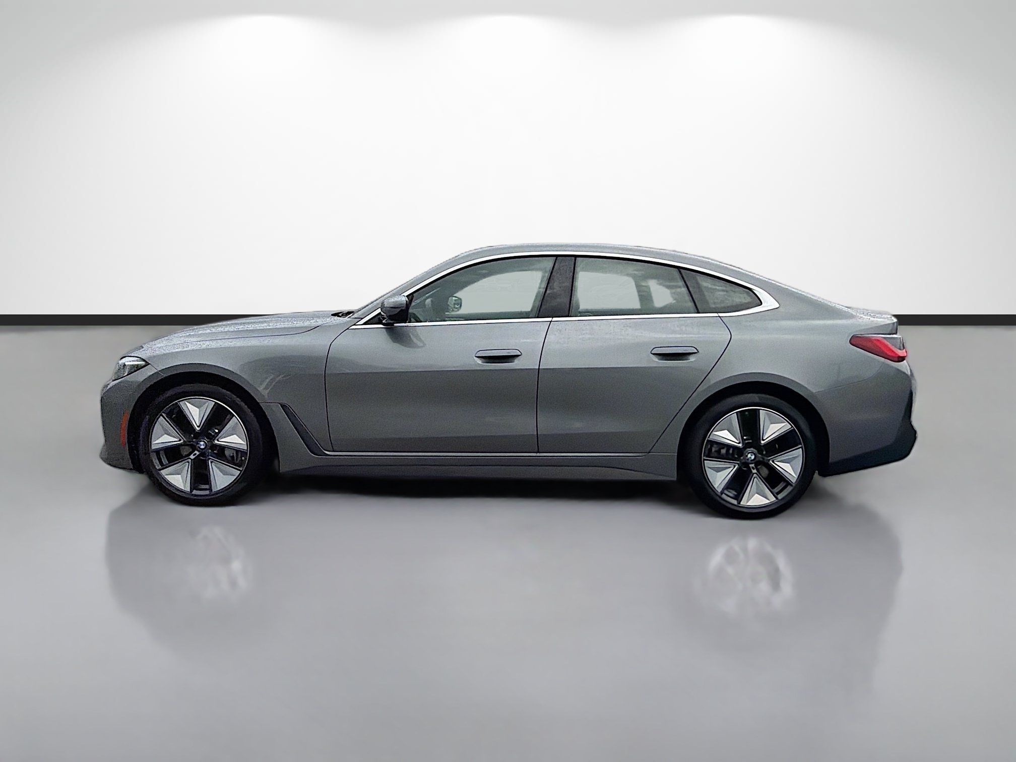 Used 2025 BMW i4 eDrive40 RWD image 6