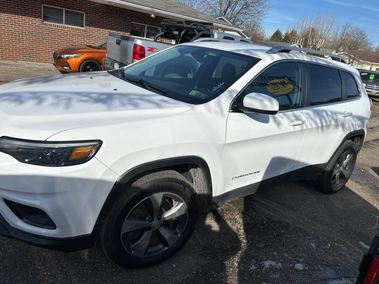 Used 2020 Jeep Cherokee Limited image 3