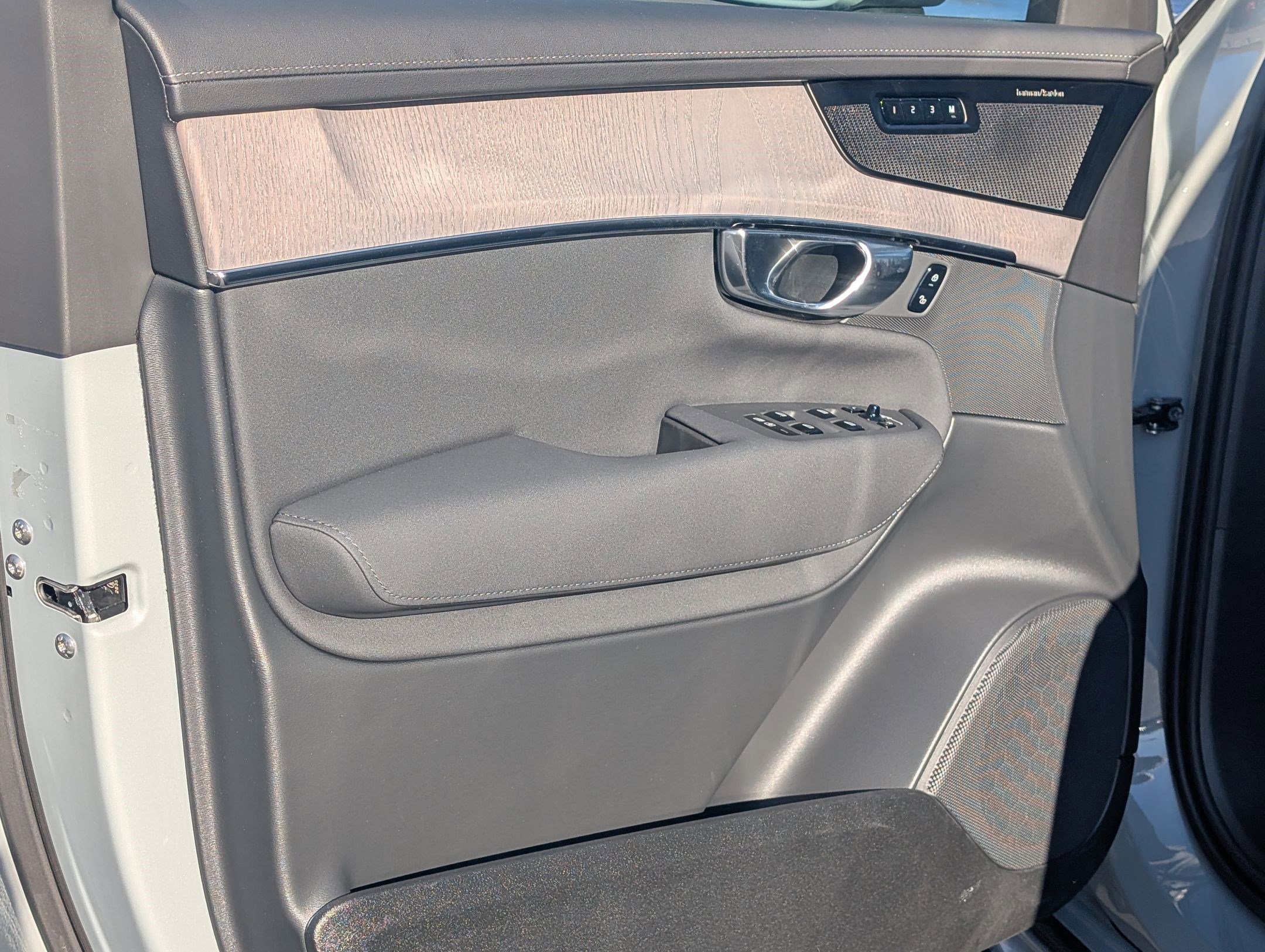 New 2026 Volvo XC90 B6 Ultra w/ Protection Package image 6