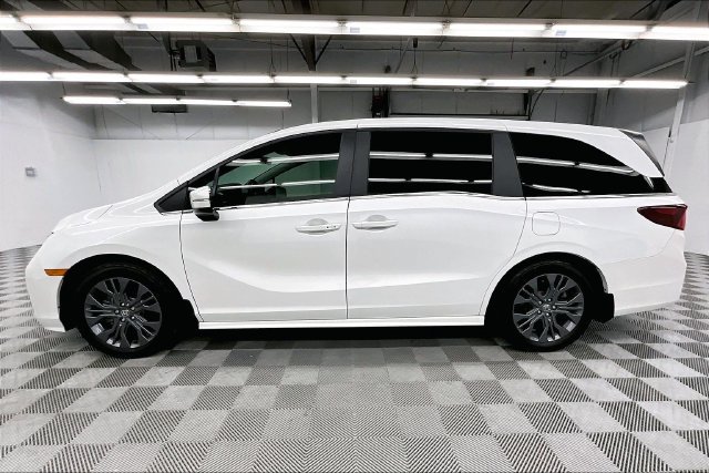 Used 2025 Honda Odyssey Touring image 14