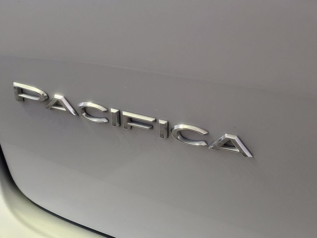 Used 2024 Chrysler Pacifica Touring-L FWD image 31