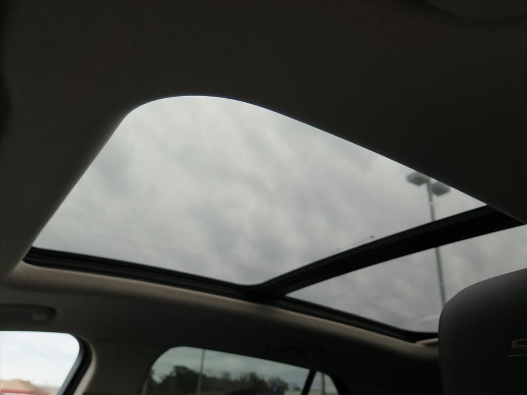 Used 2023 Buick Envision Essence w/ Sport Touring Package image 11