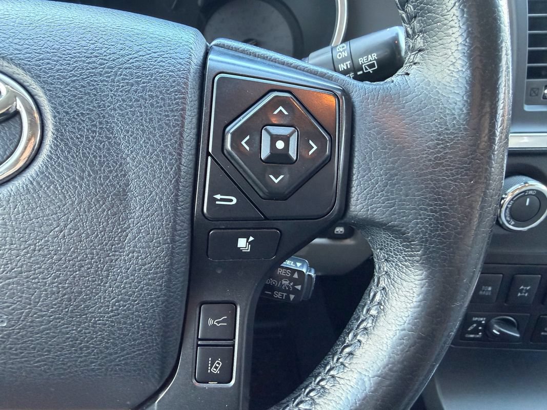 Used 2018 Toyota Sequoia Platinum AWD/4WD image 35