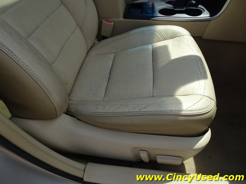 Used 2017 Toyota Camry XLE w/ Moonroof Package FWD image 29