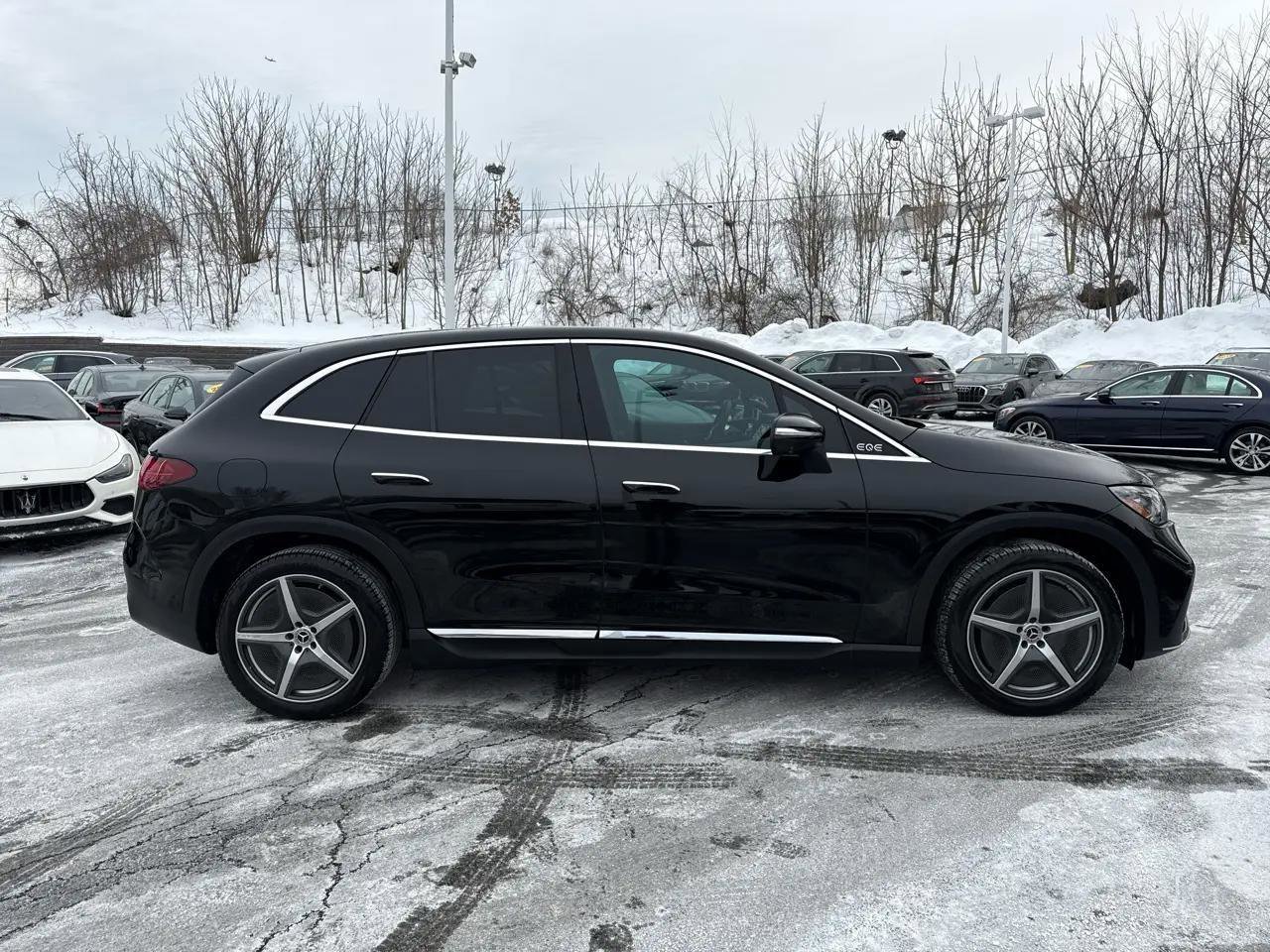 Used 2023 Mercedes-Benz EQE 350+ 4MATIC SUV w/ AMG Line Exterior Package image 11