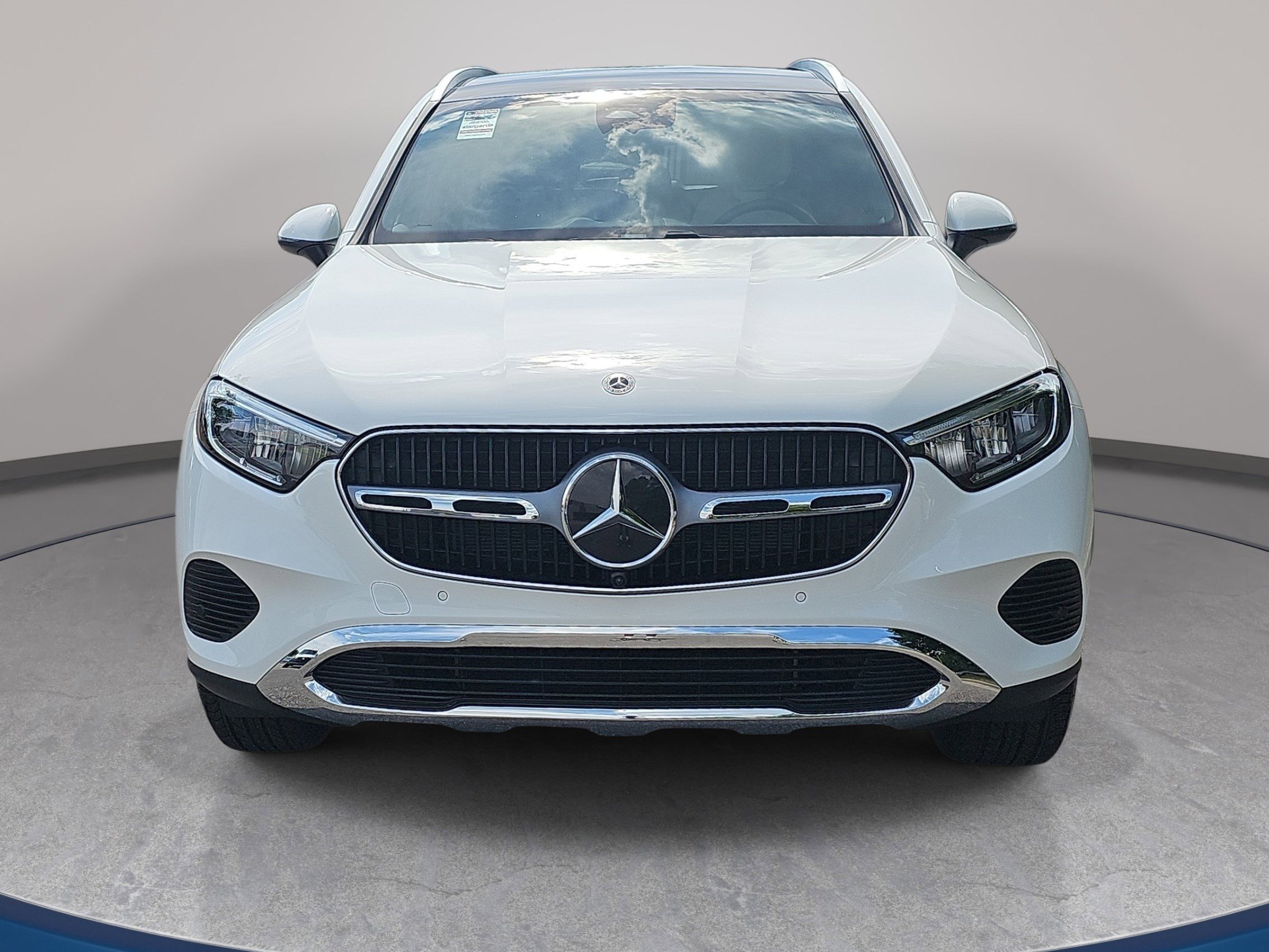 Used 2026 Mercedes-Benz GLC 300 4MATIC image 2
