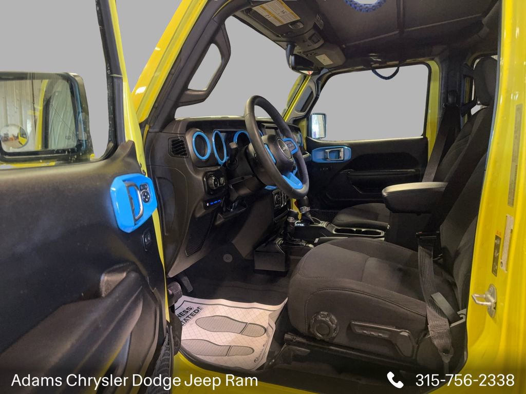 Used 2023 Jeep Wrangler Unlimited w/ Cold Weather Group image 15