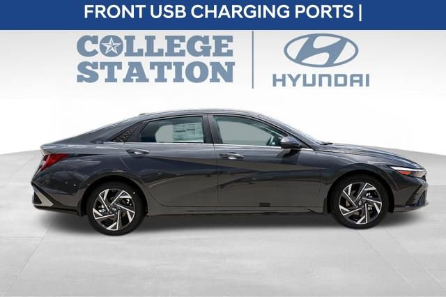 Used 2024 Hyundai Elantra SEL w/ Convenience Package image 9