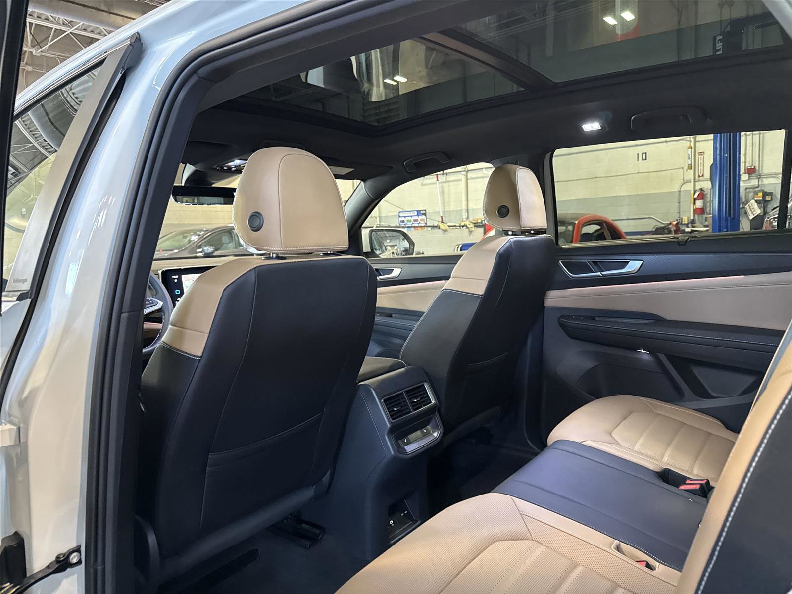 New 2025 Volkswagen Atlas Cross Sport SEL image 29