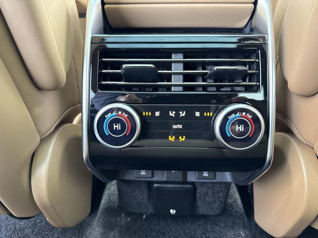 New 2026 Land Rover Range Rover Long Wheelbase SE image 16