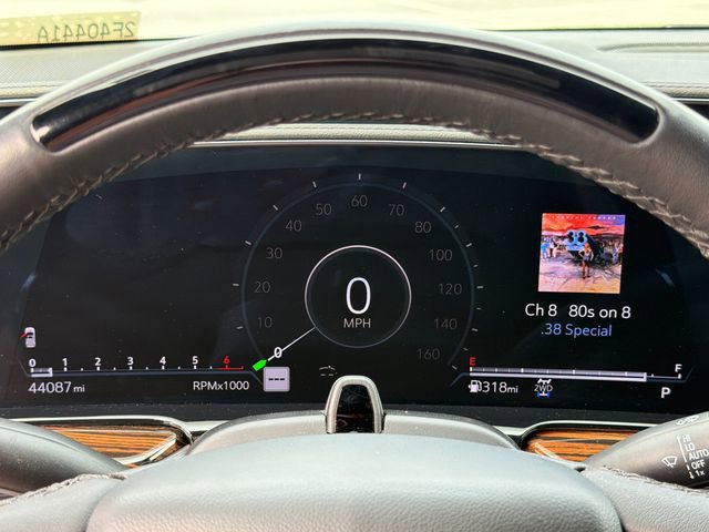 Used 2024 Cadillac Escalade ESV Premium Luxury image 28