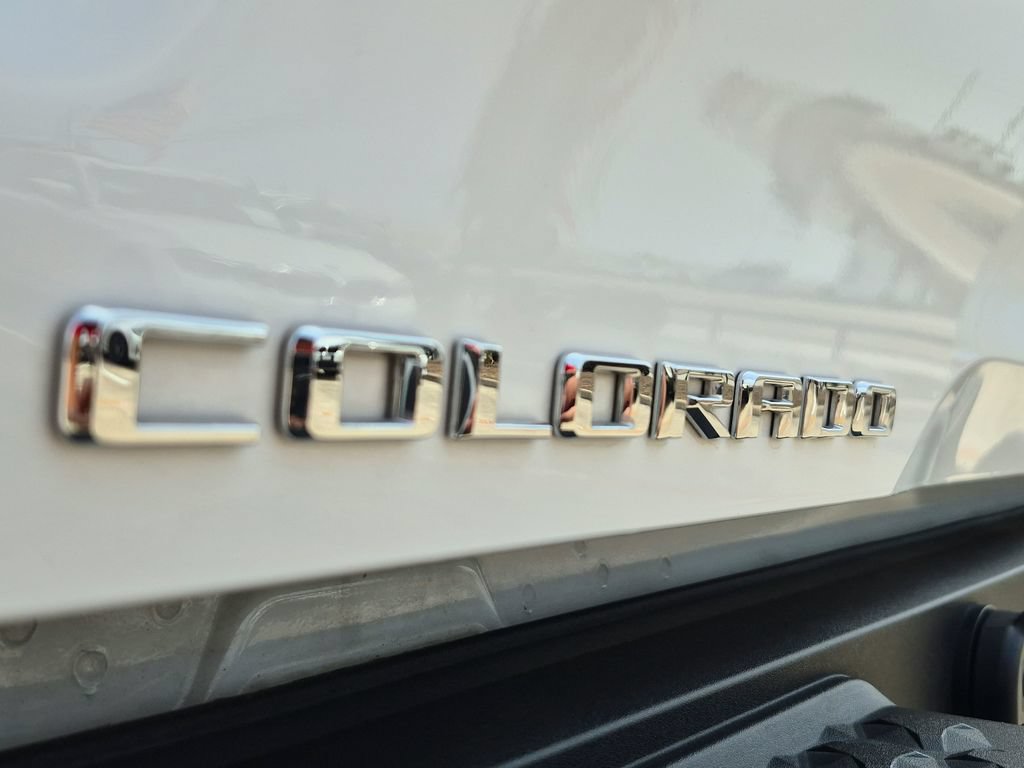 Used 2025 Chevrolet Colorado ZR2 w/ Technology Package AWD/4WD image 32
