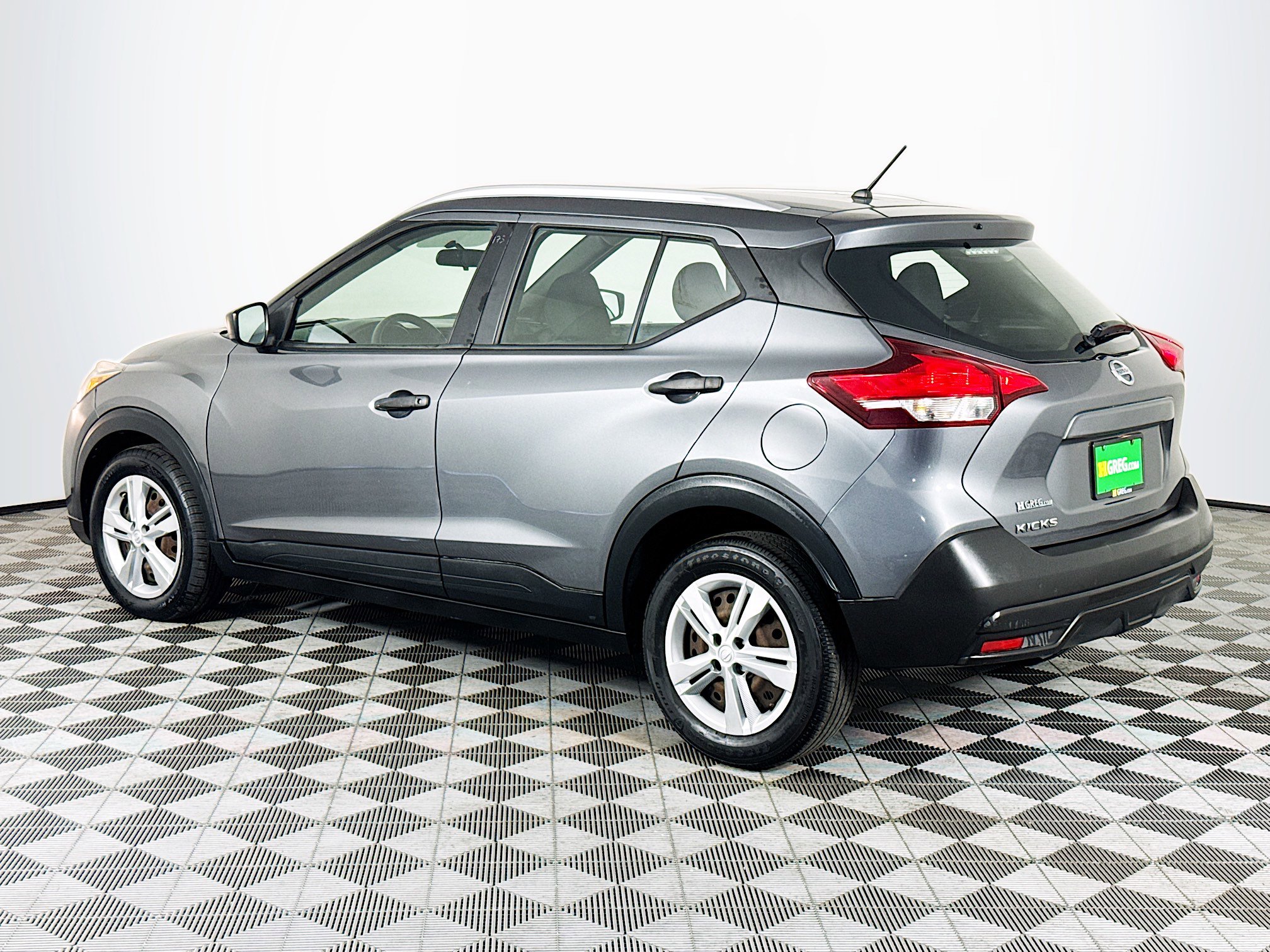 Used 2019 Nissan Kicks S FWD image 6