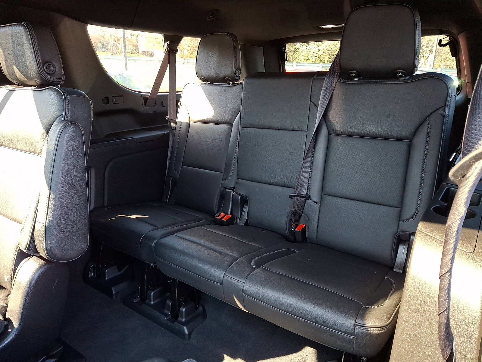 Used 2021 GMC Yukon XL Denali w/ Denali Premium Package image 11