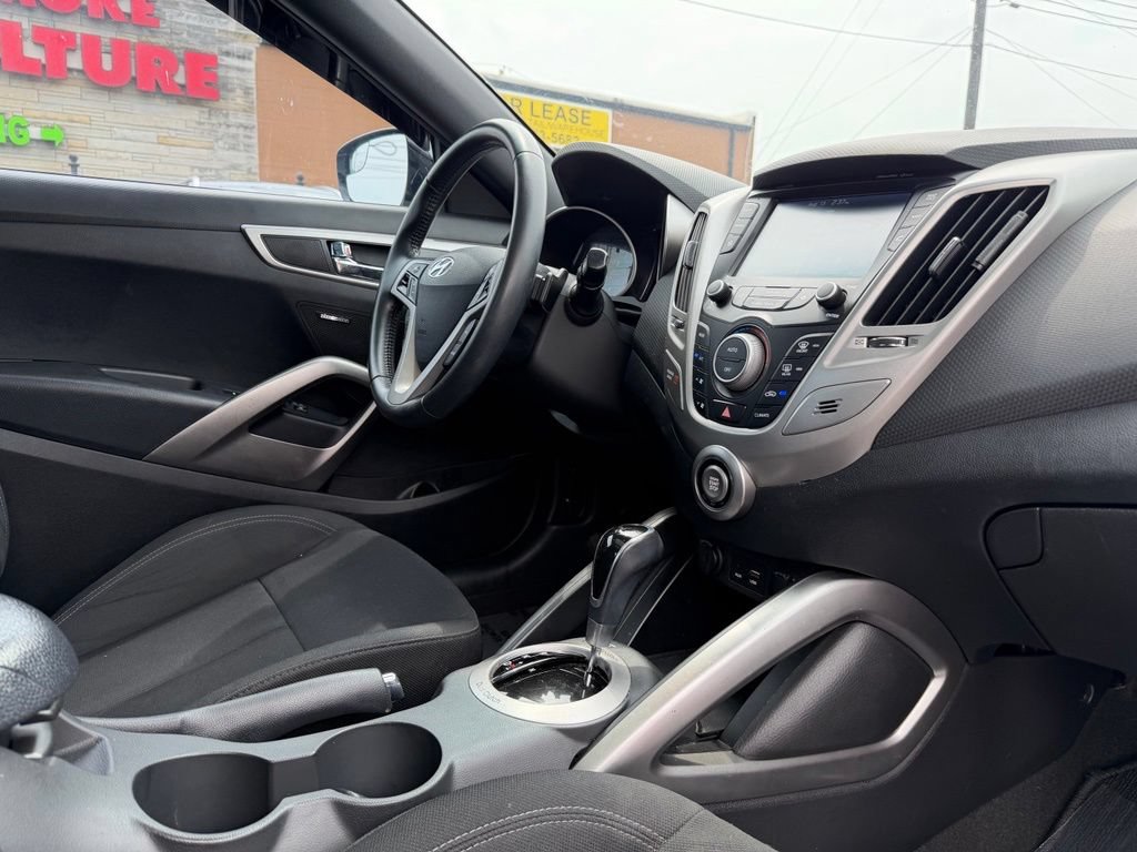 Used 2017 Hyundai Veloster Value Edition FWD image 24