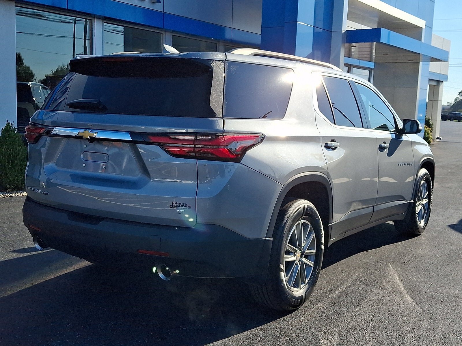 Used 2023 Chevrolet Traverse LT AWD/4WD image 6