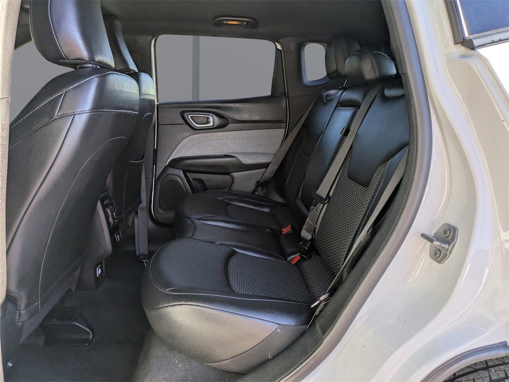 Used 2025 Jeep Compass Latitude image 13
