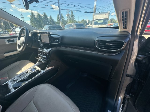 Used 2023 Ford Explorer Limited w/ Equipment Group 301A AWD/4WD image 34
