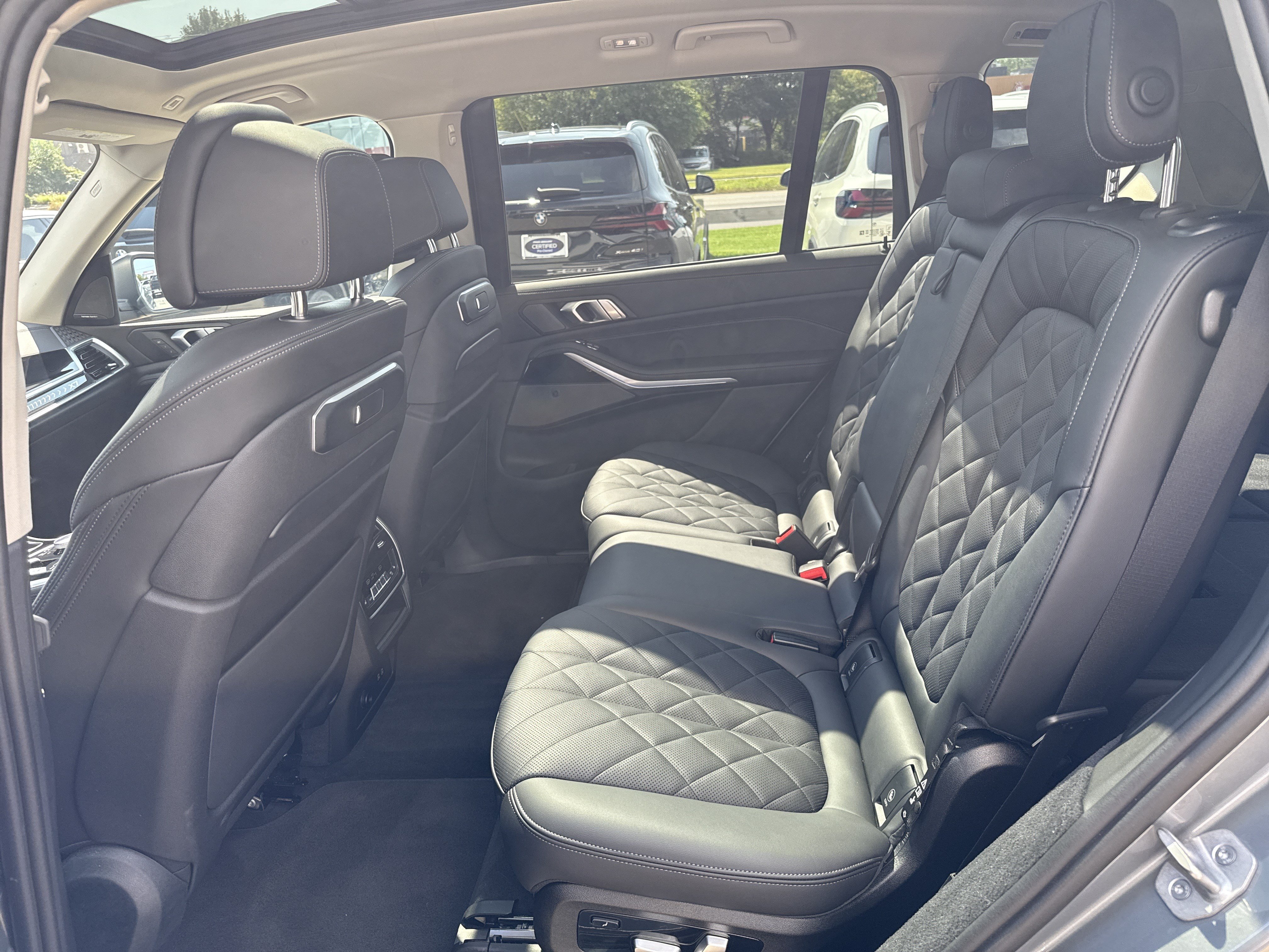 Used 2024 BMW X7 xDrive40i w/ Premium Package AWD/4WD image 26
