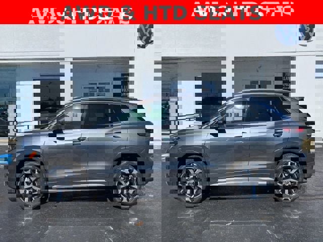 New 2025 Volkswagen Tiguan SE image 12