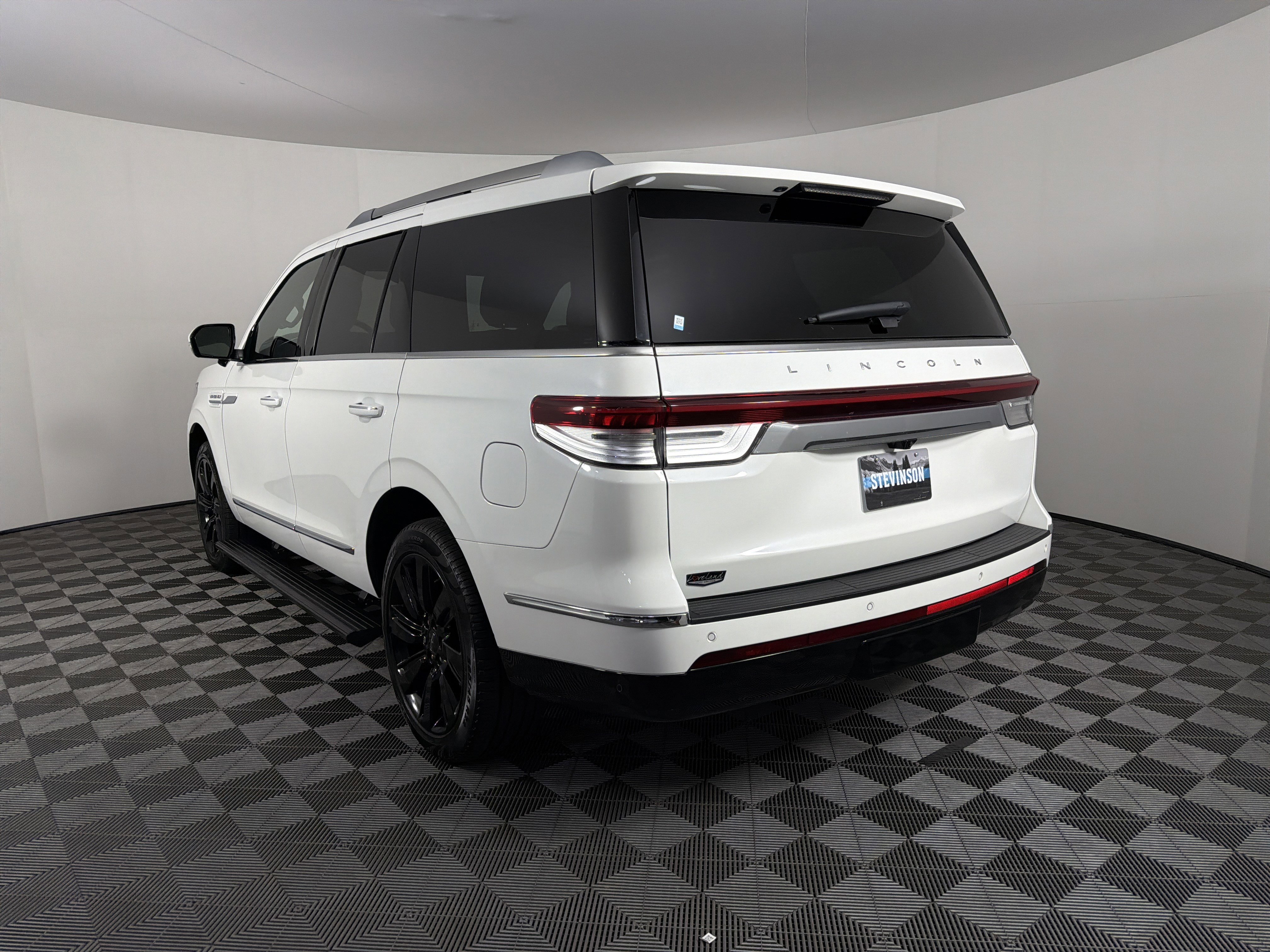 Used 2024 Lincoln Navigator Reserve image 5