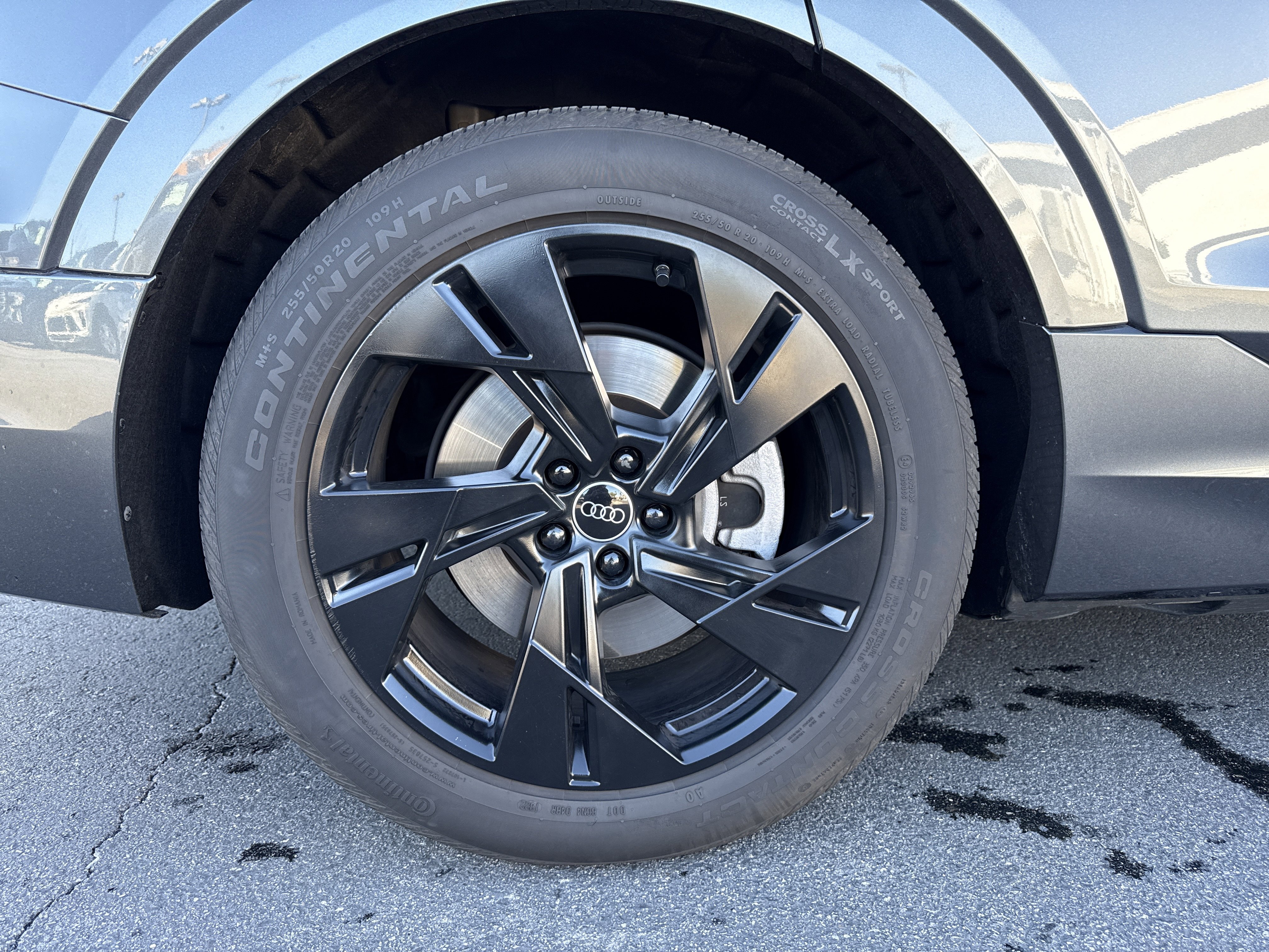 Used 2023 Audi e-tron Premium w/ Convenience Plus Package image 41