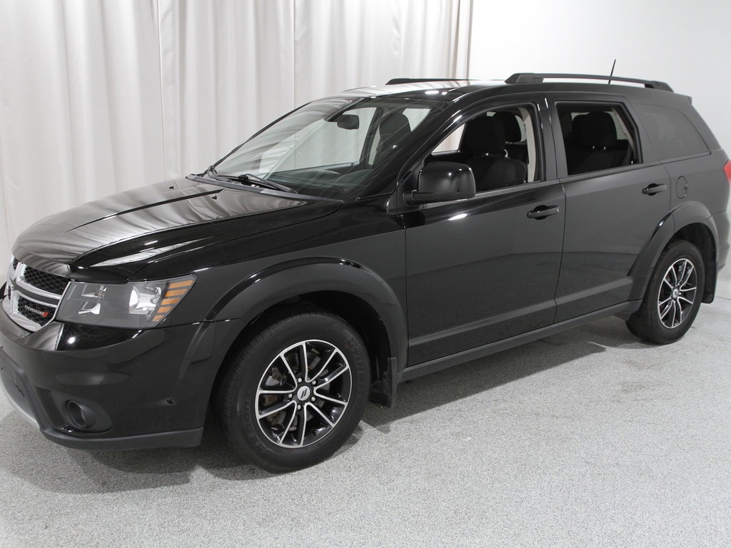 Used 2019 Dodge Journey SE w/ Blacktop Package image 3