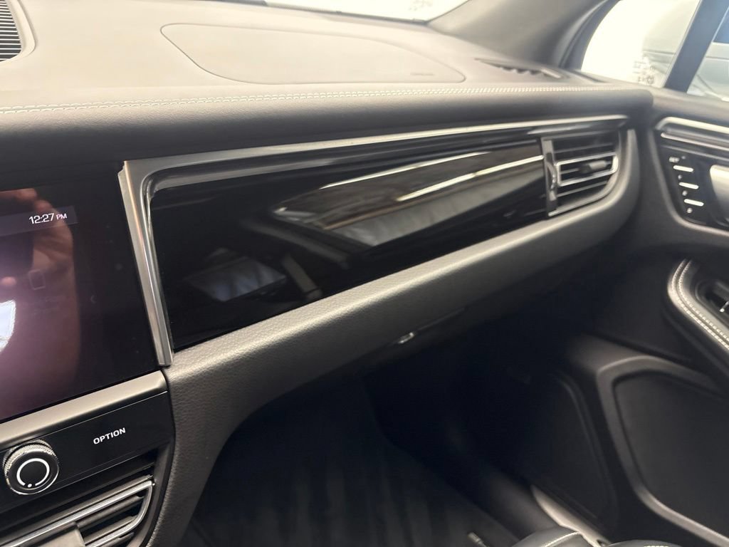 Certified 2024 Porsche Macan S AWD/4WD image 33