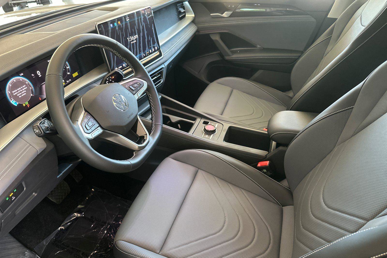 New 2025 Volkswagen Tiguan SE image 9