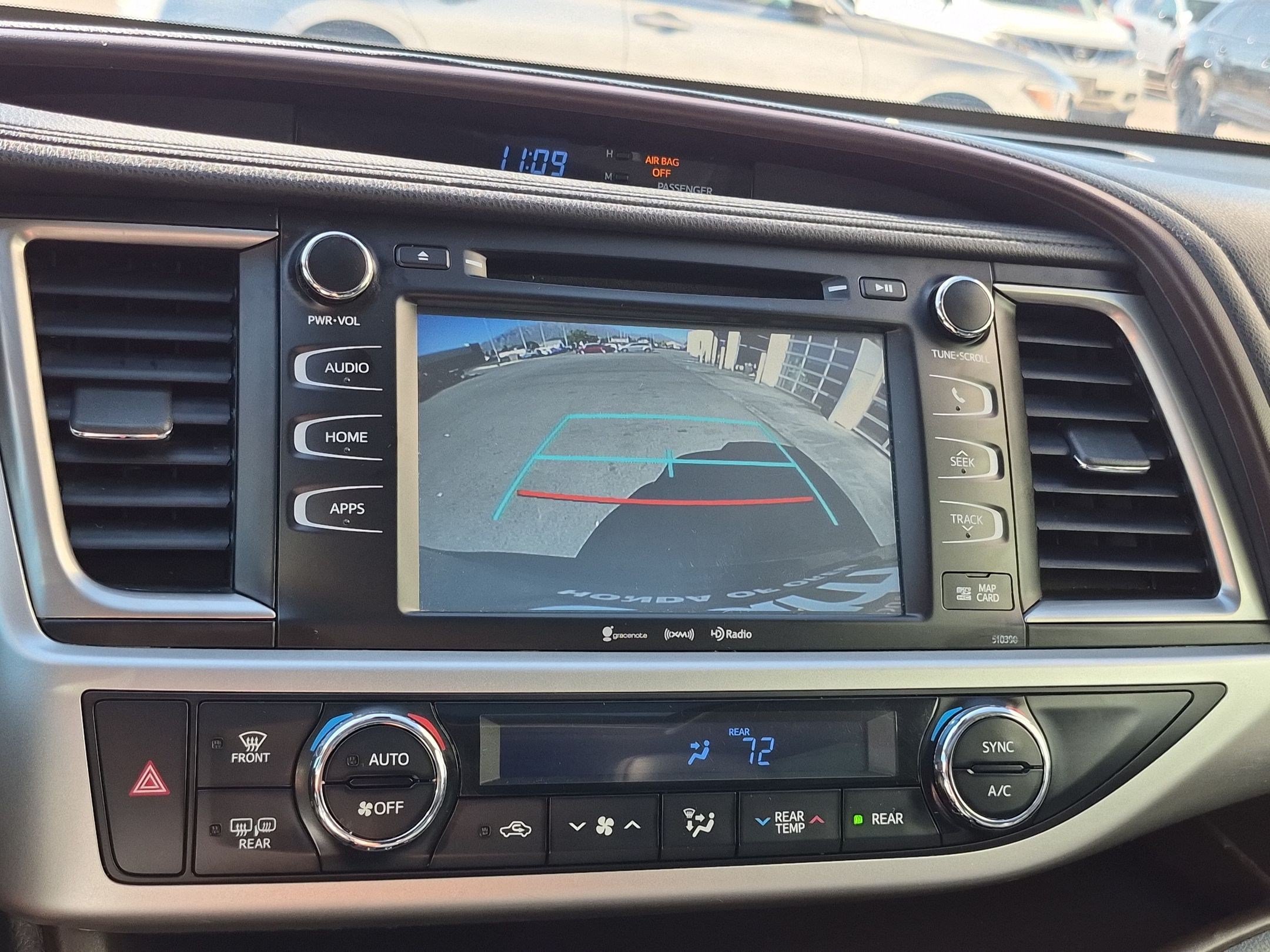 Used 2019 Toyota Highlander XLE AWD/4WD image 27
