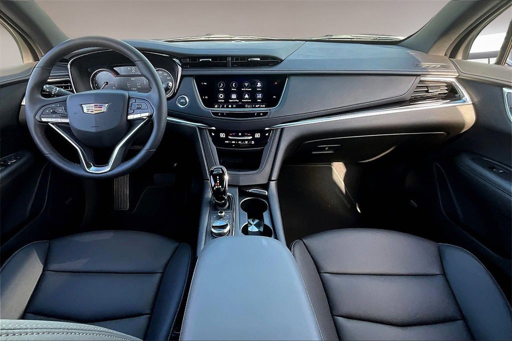 New 2025 Cadillac XT6 Luxury image 5