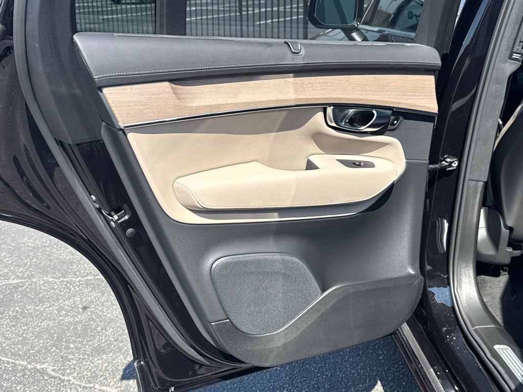 Used 2025 Volvo XC90 B6 Ultra w/ Lounge Package image 23