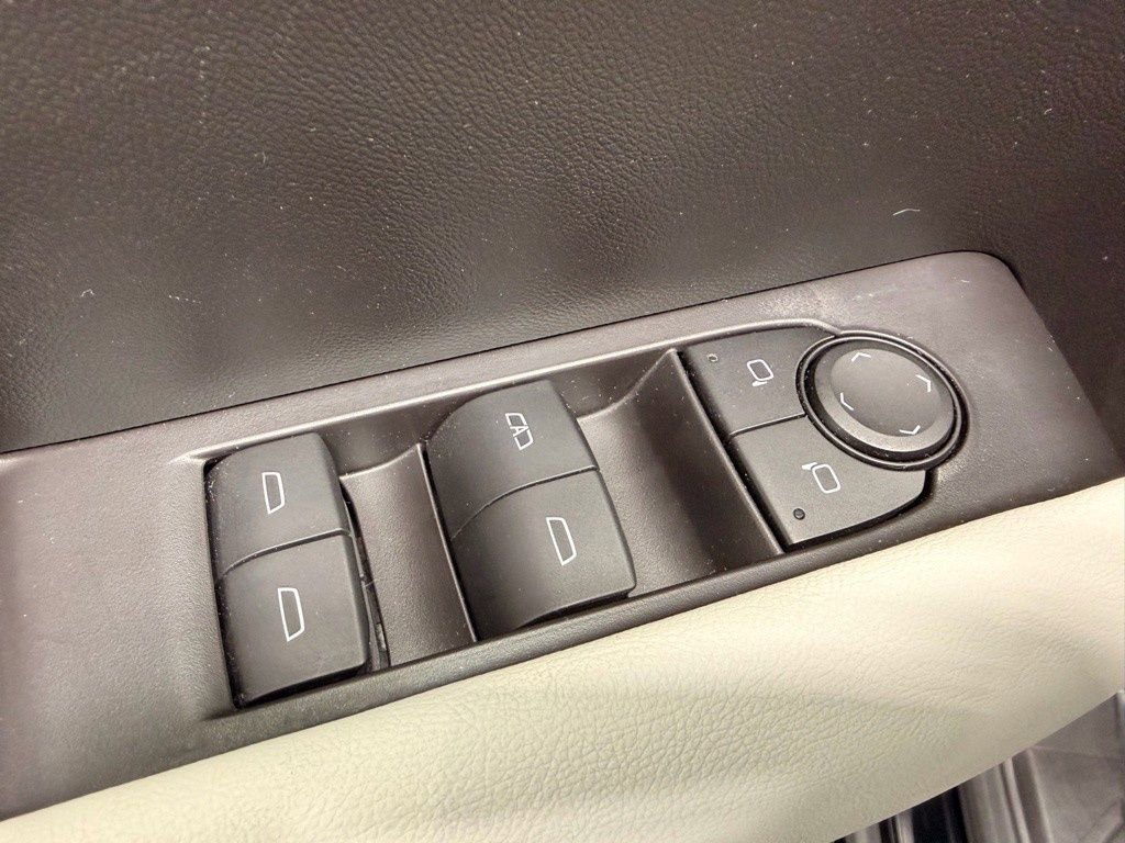 Used 2024 GMC Canyon AT4X image 28