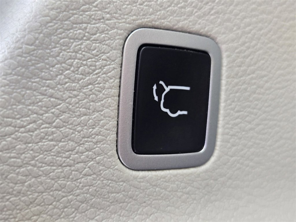 Used 2020 Chrysler Pacifica Touring-L image 18