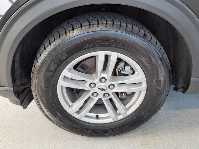 Used 2023 Ford Explorer XLT AWD/4WD image 35