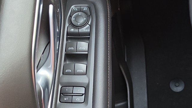 Used 2022 GMC Yukon XL AT4 w/ Technology Package AWD/4WD image 12
