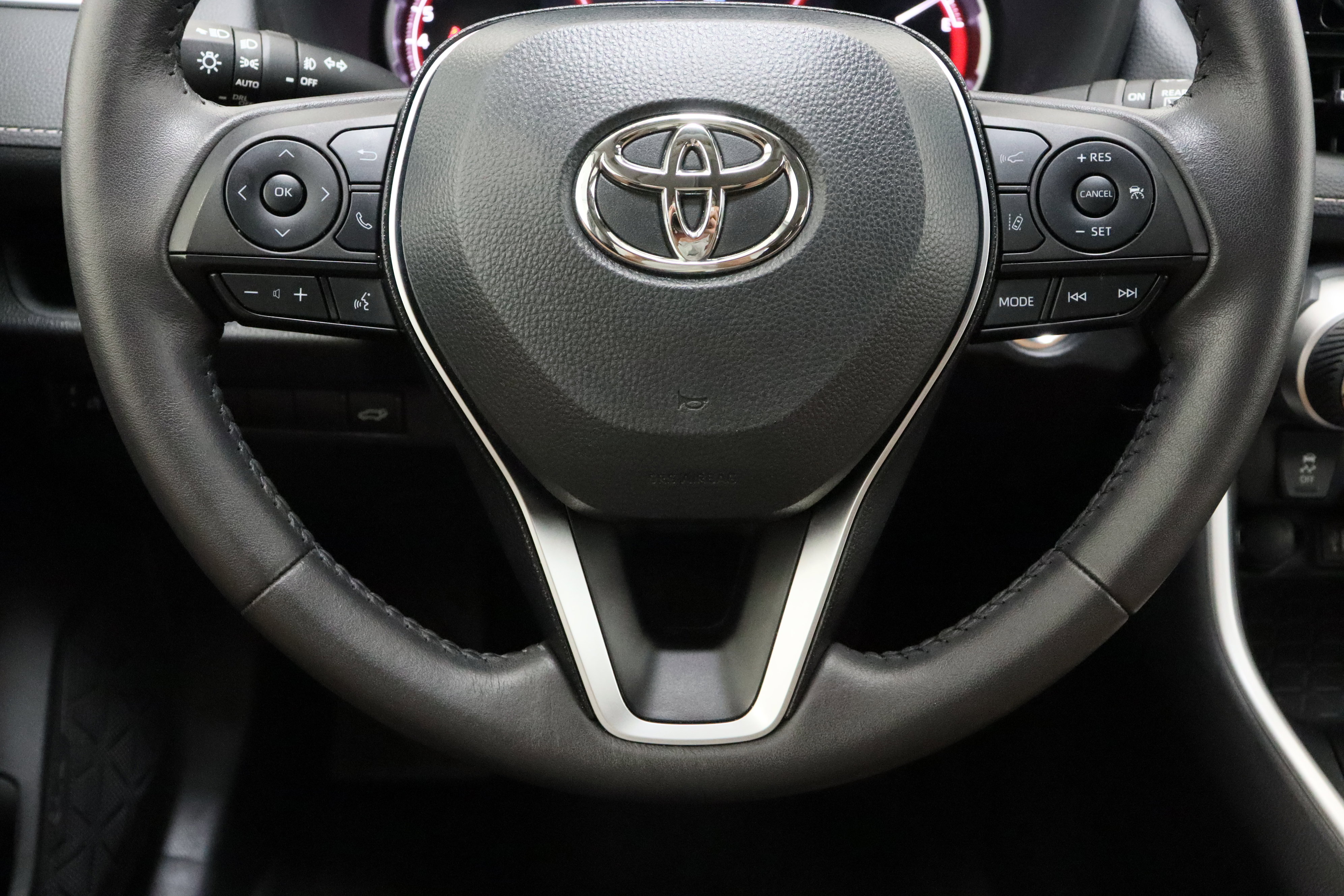 Used 2025 Toyota RAV4 XLE Premium FWD image 24