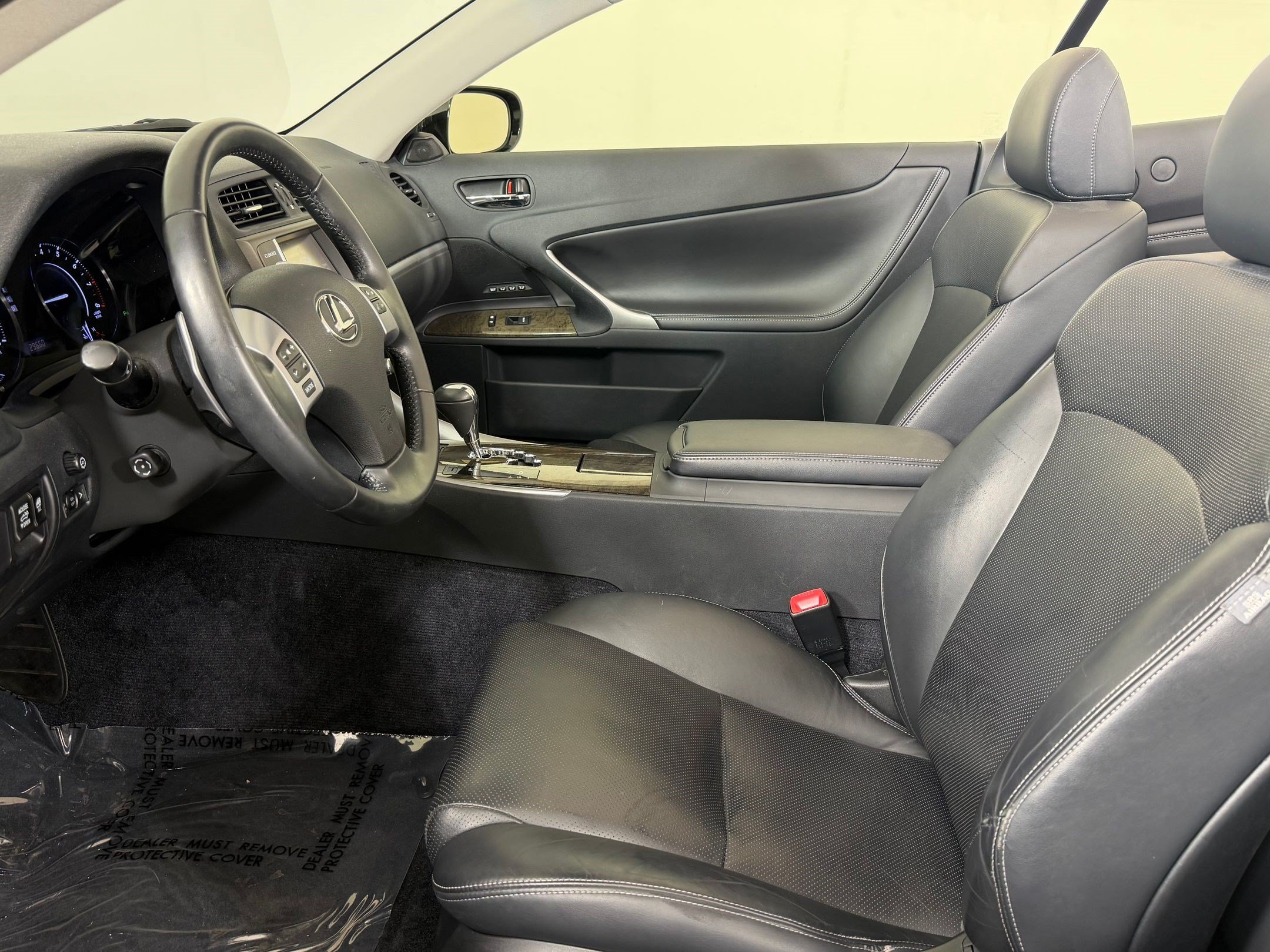 Used 2014 Lexus IS 250C w/ Luxury Package RWD image 5