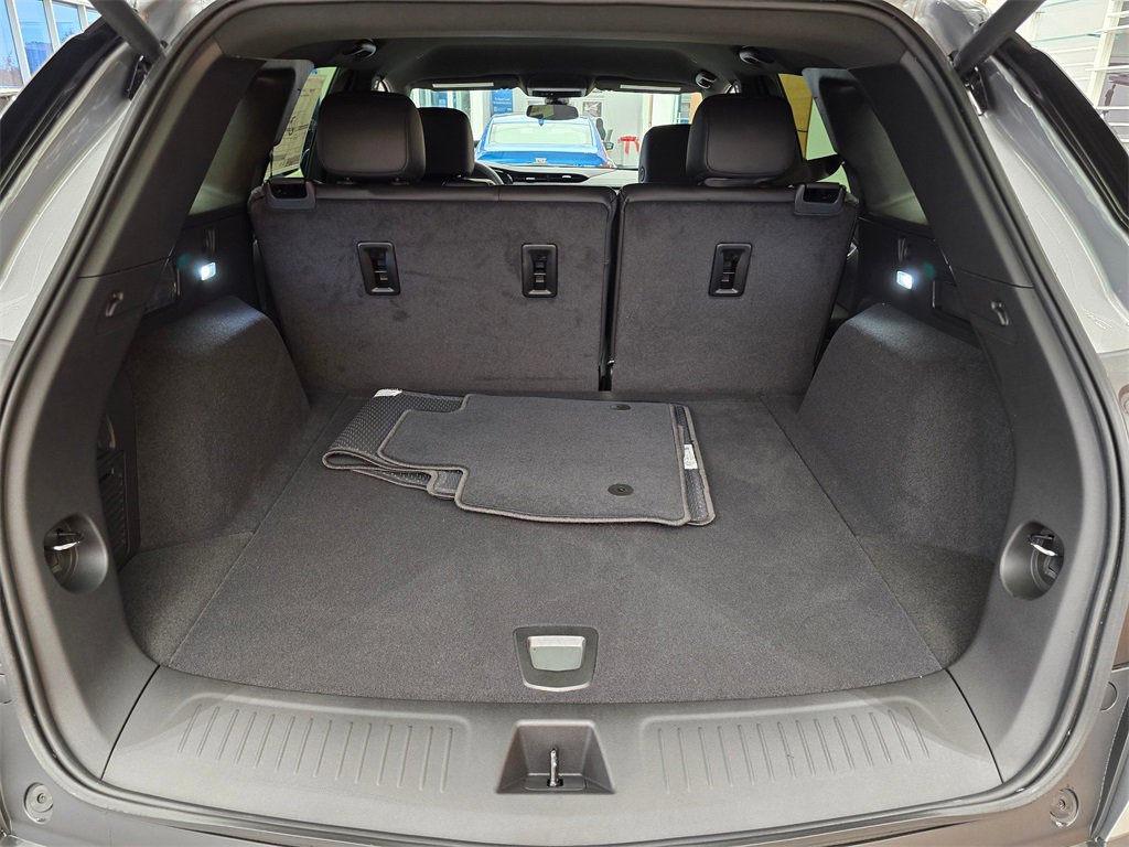 New 2025 Cadillac XT5 Luxury image 14